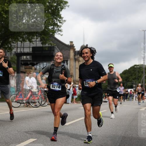 29.06.2025 - hella hamburg halbmarathon Yannick Fuchs http://msf.ph/oto/8215485 29.06.2025 10:45:35 20KM 1335, 2364, 2636, 2670, 2718, 2823, 2946, 4033, 4297, 4404, 4839, 4967, 5087, 5600, 5820, 6776, 7224, 7786, 7943, 8413, 8856, 8930, 8989, 9074, 9214, 9476, 9656, 9739, 9793, 9869, 9959, 10057, 10667, 10691, 10868, 11124, 11625, 12224, 12450, 13403, 13707, 13726, 13799, 14012, 14248, 14458, 14865, 14994, 15426, 15496, 15643, 15899, 16666, 17033, 17131, 17530, 17682, 17815, 17962, 17978, 18019, 18820, 19020, 19053 meine-sportfotos.de