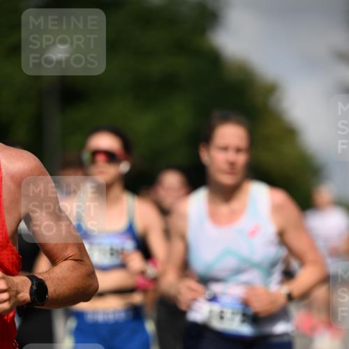 29.06.2025 - hella hamburg halbmarathon Dr. Thomas Lammeyer http://msf.ph/oto/8215509 29.06.2025 09:49:14 Kennedybrücke 57, 1686, 1707, 1894, 2525, 4463, 4812, 5187, 5550, 6495, 6878, 7055, 7186, 7880, 7965, 8062, 9345, 10453, 10484, 10876, 11120, 11199 meine-sportfotos.de