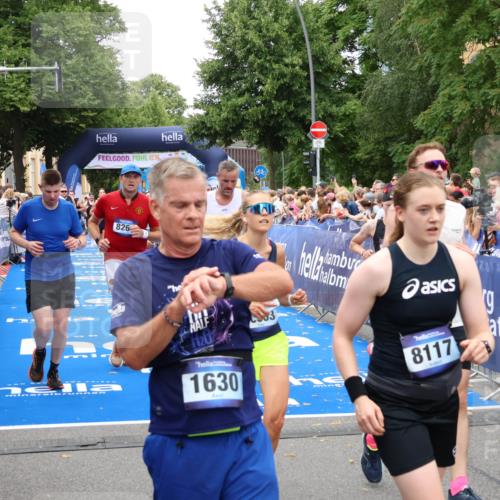 29.06.2025 - hella hamburg halbmarathon Zöllner http://msf.ph/oto/8215521 29.06.2025 10:51:12 Ziel 1366, 4077, 4404, 4816, 4967, 5600, 6027, 8261, 8508, 8704, 10508, 10603, 10868, 11733, 13073, 15480, 17384, 17530, 17823 meine-sportfotos.de