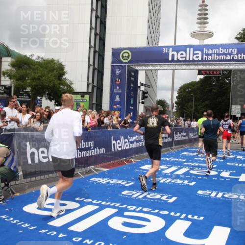 29.06.2025 - hella hamburg halbmarathon Michael Strokosch http://msf.ph/oto/8215574 29.06.2025 10:47:52 Ziel 2340, 5915, 6836, 8564, 11961, 12679, 14383, 17229, 18356, 18430, 18836 meine-sportfotos.de