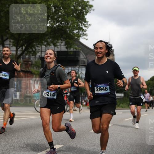 29.06.2025 - hella hamburg halbmarathon Yannick Fuchs http://msf.ph/oto/8215637 29.06.2025 10:45:36 20KM 1335, 2364, 2636, 2670, 2718, 2818, 2823, 2946, 4033, 4297, 4404, 4839, 4967, 5087, 5820, 6776, 7224, 7786, 7943, 8413, 8856, 8930, 8989, 9074, 9214, 9476, 9656, 9739, 9793, 9869, 9959, 10667, 10691, 10868, 11124, 11625, 11791, 12224, 12450, 13403, 13707, 13726, 13799, 14012, 14248, 14458, 14865, 14994, 15426, 15496, 15643, 15899, 16666, 17033, 17131, 17530, 17682, 17815, 17962, 17978, 18019, 18820, 19020, 19053 meine-sportfotos.de