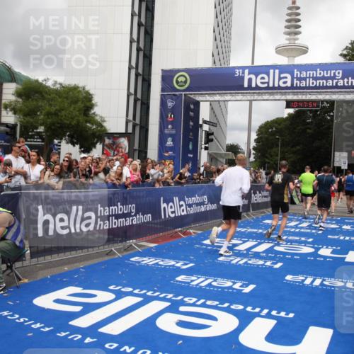 29.06.2025 - hella hamburg halbmarathon Michael Strokosch http://msf.ph/oto/8215655 29.06.2025 10:47:53 Ziel 2340, 5915, 6836, 8564, 11961, 12679, 14383, 17229, 18356, 18430, 18836 meine-sportfotos.de