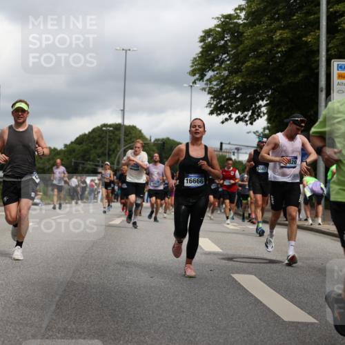 29.06.2025 - hella hamburg halbmarathon Yannick Fuchs http://msf.ph/oto/8215665 29.06.2025 10:45:36 20KM 1335, 2364, 2636, 2670, 2718, 2818, 2823, 2946, 4033, 4297, 4404, 4839, 4967, 5087, 5820, 6776, 7224, 7786, 7943, 8413, 8856, 8930, 8989, 9074, 9214, 9476, 9656, 9739, 9793, 9869, 9959, 10667, 10691, 10868, 11124, 11625, 11791, 12224, 12450, 13403, 13707, 13726, 13799, 14012, 14248, 14458, 14865, 14994, 15426, 15496, 15643, 15899, 16666, 17033, 17131, 17530, 17682, 17815, 17962, 17978, 18019, 18820, 19020, 19053 meine-sportfotos.de