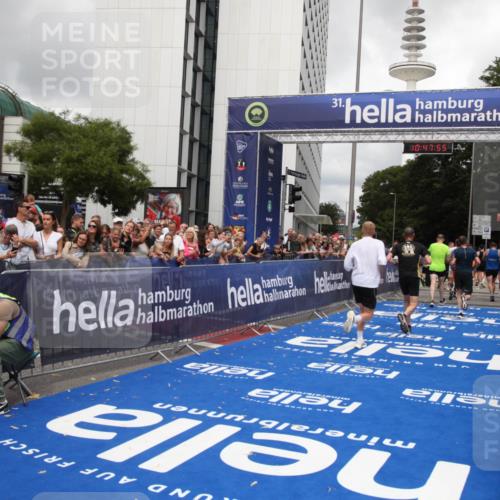 29.06.2025 - hella hamburg halbmarathon Michael Strokosch http://msf.ph/oto/8215666 29.06.2025 10:47:54 Ziel 2340, 5915, 6836, 8564, 11961, 12679, 14383, 14730, 17451, 18356, 18836 meine-sportfotos.de