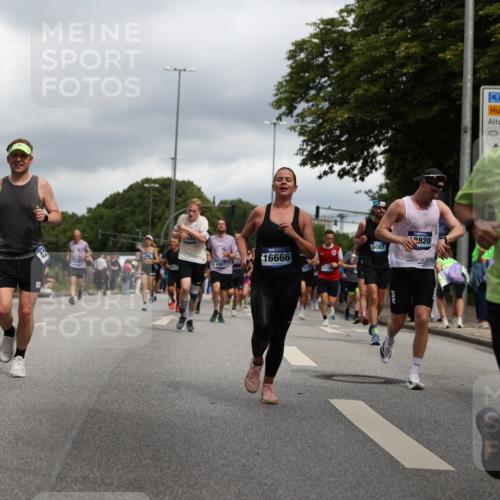 29.06.2025 - hella hamburg halbmarathon Yannick Fuchs http://msf.ph/oto/8215680 29.06.2025 10:45:36 20KM 1335, 2364, 2636, 2670, 2718, 2818, 2823, 2946, 4033, 4297, 4404, 4839, 4967, 5087, 5820, 6776, 7224, 7786, 7943, 8413, 8856, 8930, 8989, 9074, 9214, 9476, 9656, 9739, 9793, 9869, 9959, 10667, 10691, 10868, 11124, 11625, 11791, 12224, 12450, 13403, 13707, 13726, 13799, 14012, 14248, 14458, 14865, 14994, 15426, 15496, 15643, 15899, 16666, 17033, 17131, 17530, 17682, 17815, 17962, 17978, 18019, 18820, 19020, 19053 meine-sportfotos.de
