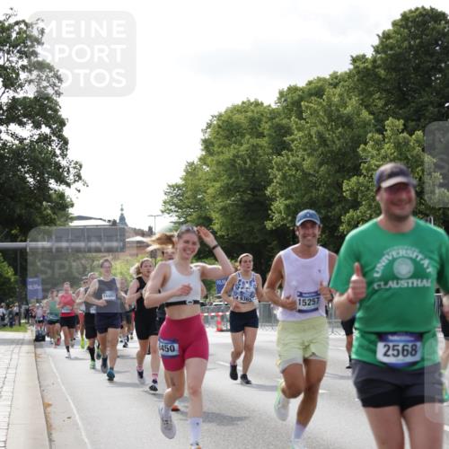 29.06.2025 - hella hamburg halbmarathon Jannik Wohlers http://msf.ph/oto/8215700 29.06.2025 09:49:55 Lombardsbrücke 1675, 1688, 1803, 2568, 2826, 3332, 4398, 4823, 5409, 5436, 5791, 5803, 6649, 6704, 7774, 8450, 9017, 9302, 9365, 9711, 10218, 10894, 11619, 11767, 12292, 12335, 12540, 12554, 12895, 13725, 14691, 14992, 15225, 15257, 15336, 15435, 15493, 15521, 16648, 16697, 17425, 17620, 17632, 17973, 18154, 18275, 18276, 19116, 19229 meine-sportfotos.de