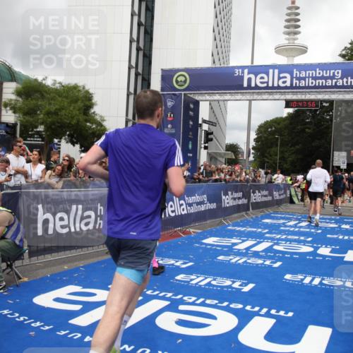 29.06.2025 - hella hamburg halbmarathon Michael Strokosch http://msf.ph/oto/8215705 29.06.2025 10:47:55 Ziel 2340, 5915, 6836, 8564, 11961, 12679, 14383, 14730, 17451, 18356, 18836 meine-sportfotos.de