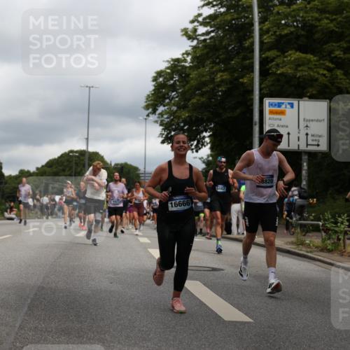 29.06.2025 - hella hamburg halbmarathon Yannick Fuchs http://msf.ph/oto/8215746 29.06.2025 10:45:37 20KM 1335, 2364, 2396, 2636, 2670, 2718, 2818, 2823, 2946, 4033, 4297, 4404, 4839, 4967, 5087, 5102, 5820, 6776, 7224, 7786, 7943, 8413, 8856, 8930, 9074, 9214, 9476, 9656, 9739, 9793, 9869, 9959, 10667, 10691, 10868, 11124, 11625, 11791, 12224, 12450, 13403, 13707, 13726, 13799, 14012, 14248, 14458, 14865, 14994, 15426, 15496, 15643, 15899, 16666, 17033, 17131, 17530, 17682, 17815, 17962, 17978, 18019, 18820, 18869, 19020, 19053 meine-sportfotos.de