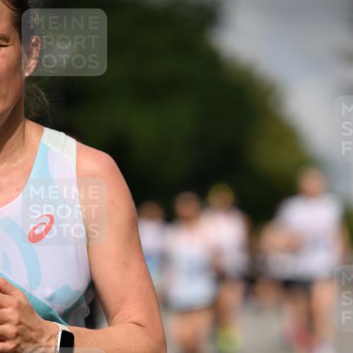 29.06.2025 - hella hamburg halbmarathon Dr. Thomas Lammeyer http://msf.ph/oto/8215765 29.06.2025 09:49:15 Kennedybrücke 57, 1686, 1707, 1894, 2525, 4463, 4812, 5187, 5550, 6495, 6878, 7055, 7186, 7880, 7965, 8062, 9345, 10453, 10484, 10876, 11199 meine-sportfotos.de