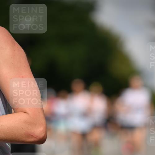 29.06.2025 - hella hamburg halbmarathon Dr. Thomas Lammeyer http://msf.ph/oto/8215812 29.06.2025 09:49:15 Kennedybrücke 57, 1686, 1707, 1894, 2525, 4463, 4812, 5187, 5550, 6495, 6878, 7055, 7186, 7880, 7965, 8062, 9345, 10453, 10484, 10876, 11199 meine-sportfotos.de