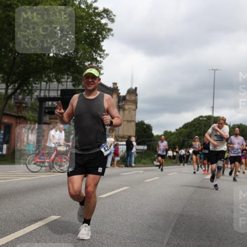 29.06.2025 - hella hamburg halbmarathon Yannick Fuchs http://msf.ph/oto/8215818 29.06.2025 10:45:38 20KM 1335, 2364, 2396, 2636, 2670, 2718, 2818, 2823, 2946, 4033, 4297, 4404, 4814, 4839, 4967, 5087, 5102, 5820, 6657, 6776, 7224, 7786, 8413, 8710, 8856, 8930, 9074, 9214, 9476, 9656, 9739, 9793, 9869, 9959, 10667, 10691, 10868, 11124, 11625, 11791, 12224, 12450, 13403, 13707, 13726, 13792, 13799, 14012, 14248, 14458, 14865, 14994, 15426, 15496, 15643, 15899, 16666, 17033, 17131, 17530, 17682, 17815, 17962, 17978, 18019, 18820, 18869, 19020, 19053 meine-sportfotos.de