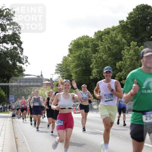 29.06.2025 - hella hamburg halbmarathon Jannik Wohlers http://msf.ph/oto/8215830 29.06.2025 09:49:55 Lombardsbrücke 1675, 1688, 1803, 2568, 2826, 3332, 4398, 4823, 5409, 5436, 5791, 5803, 6649, 6704, 7774, 8450, 9017, 9302, 9365, 9711, 10218, 10894, 11619, 11767, 12292, 12335, 12540, 12554, 12895, 13725, 14691, 14992, 15225, 15257, 15336, 15435, 15493, 15521, 16648, 16697, 17425, 17620, 17632, 17973, 18154, 18275, 18276, 19116, 19229 meine-sportfotos.de