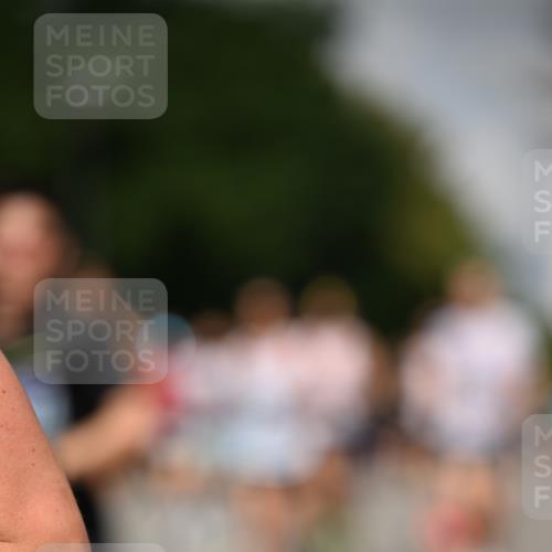 29.06.2025 - hella hamburg halbmarathon Dr. Thomas Lammeyer http://msf.ph/oto/8215854 29.06.2025 09:49:16 Kennedybrücke 57, 1686, 1707, 1894, 2525, 4463, 4812, 5187, 5550, 6495, 6878, 7055, 7186, 7880, 7965, 8062, 9345, 10453, 10484, 10876, 11199 meine-sportfotos.de