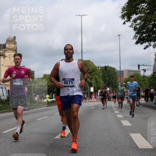 29.06.2025 - hella hamburg halbmarathon Yannick Fuchs http://msf.ph/oto/8215868 29.06.2025 10:32:48 20KM 1042, 1615, 1688, 1710, 2296, 2745, 3530, 7152, 7154, 7229, 7743, 8002, 8571, 9171, 9643, 10793, 11049, 11952, 14274, 14688, 14992, 15303, 15382, 16075, 16698, 17623, 18276, 18529, 18584, 18723 meine-sportfotos.de
