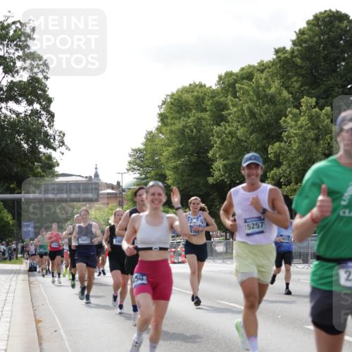 29.06.2025 - hella hamburg halbmarathon Jannik Wohlers http://msf.ph/oto/8215886 29.06.2025 09:49:55 Lombardsbrücke 1675, 1688, 1803, 2568, 2826, 3332, 4398, 4823, 5409, 5436, 5791, 5803, 6649, 6704, 7774, 8450, 9017, 9302, 9365, 9711, 10218, 10894, 11619, 11767, 12292, 12335, 12540, 12554, 12895, 13725, 14691, 14992, 15225, 15257, 15336, 15435, 15493, 15521, 16648, 16697, 17425, 17620, 17632, 17973, 18154, 18275, 18276, 19116, 19229 meine-sportfotos.de