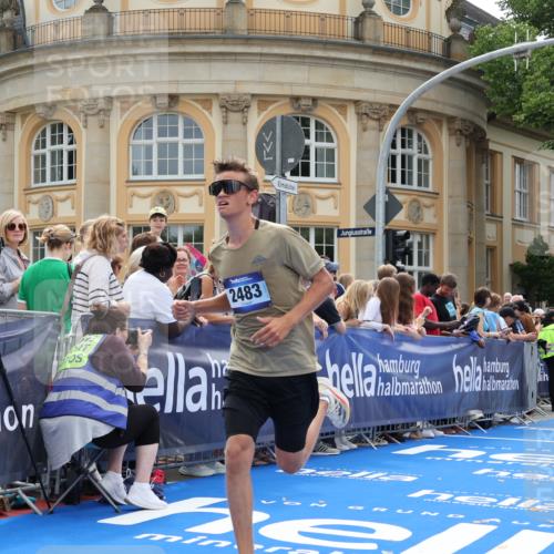 29.06.2025 - hella hamburg halbmarathon Strokosch-Dieckow http://msf.ph/oto/8215906 29.06.2025 10:25:05 Ziel 2483, 8376, 11078, 11994, 13913, 14113, 15483 meine-sportfotos.de