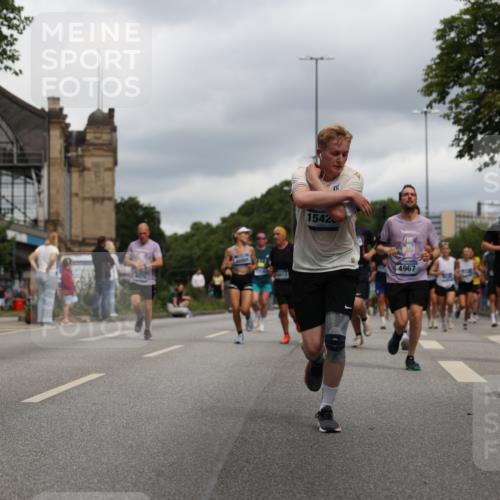 29.06.2025 - hella hamburg halbmarathon Yannick Fuchs http://msf.ph/oto/8215911 29.06.2025 10:45:39 20KM 1335, 2364, 2396, 2636, 2670, 2718, 2818, 2823, 2946, 4033, 4297, 4404, 4814, 4839, 4967, 5087, 5102, 5820, 6286, 6657, 6776, 7224, 7786, 8413, 8710, 8856, 8930, 9074, 9214, 9476, 9656, 9739, 9793, 9869, 9959, 10667, 10691, 10868, 11124, 11625, 11791, 12224, 12450, 13015, 13403, 13707, 13726, 13792, 13799, 14012, 14248, 14458, 14865, 14994, 15426, 15496, 15643, 15899, 16666, 17033, 17131, 17530, 17682, 17815, 17962, 17978, 18019, 18475, 18820, 18869, 19020, 19053 meine-sportfotos.de
