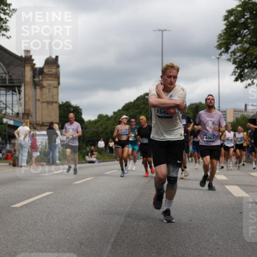 29.06.2025 - hella hamburg halbmarathon Yannick Fuchs http://msf.ph/oto/8215924 29.06.2025 10:45:39 20KM 1335, 2364, 2396, 2636, 2670, 2718, 2818, 2823, 2946, 4033, 4297, 4404, 4814, 4839, 4967, 5087, 5102, 5820, 6286, 6657, 6776, 7224, 7786, 8413, 8710, 8856, 8930, 9074, 9214, 9476, 9656, 9739, 9793, 9869, 9959, 10667, 10691, 10868, 11124, 11625, 11791, 12224, 12450, 13015, 13403, 13707, 13726, 13792, 13799, 14012, 14248, 14458, 14865, 14994, 15426, 15496, 15643, 15899, 16666, 17033, 17131, 17530, 17682, 17815, 17962, 17978, 18019, 18475, 18820, 18869, 19020, 19053 meine-sportfotos.de