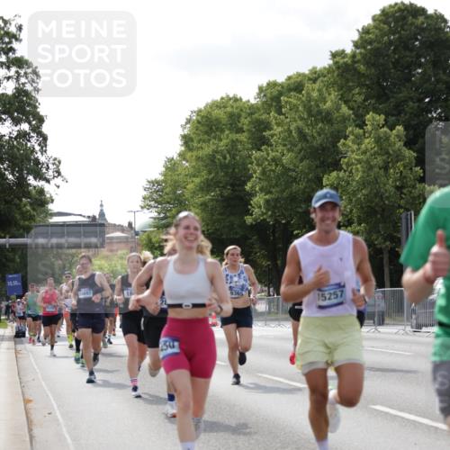 29.06.2025 - hella hamburg halbmarathon Jannik Wohlers http://msf.ph/oto/8215971 29.06.2025 09:49:56 Lombardsbrücke 1675, 1688, 1803, 2568, 2826, 3332, 4398, 4823, 5409, 5436, 5791, 5803, 6458, 6649, 6704, 7774, 8450, 9017, 9116, 9302, 9365, 9711, 10218, 10894, 11379, 11619, 11767, 12292, 12335, 12540, 12554, 12895, 13725, 14691, 14992, 15225, 15257, 15336, 15435, 15493, 15521, 16648, 16697, 16992, 17425, 17620, 17632, 18154, 18275, 18276, 19116, 19229 meine-sportfotos.de