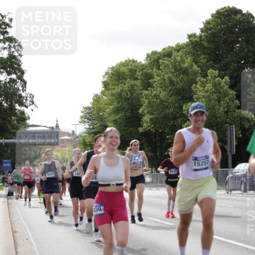29.06.2025 - hella hamburg halbmarathon Jannik Wohlers http://msf.ph/oto/8215982 29.06.2025 09:49:56 Lombardsbrücke 1675, 1688, 1803, 2568, 2826, 3332, 4398, 4823, 5409, 5436, 5791, 5803, 6458, 6649, 6704, 7774, 8450, 9017, 9116, 9302, 9365, 9711, 10218, 10894, 11379, 11619, 11767, 12292, 12335, 12540, 12554, 12895, 13725, 14691, 14992, 15225, 15257, 15336, 15435, 15493, 15521, 16648, 16697, 16992, 17425, 17620, 17632, 18154, 18275, 18276, 19116, 19229 meine-sportfotos.de