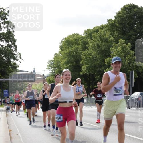 29.06.2025 - hella hamburg halbmarathon Jannik Wohlers http://msf.ph/oto/8215996 29.06.2025 09:49:56 Lombardsbrücke 1675, 1688, 1803, 2568, 2826, 3332, 4398, 4823, 5409, 5436, 5791, 5803, 6458, 6649, 6704, 7774, 8450, 9017, 9116, 9302, 9365, 9711, 10218, 10894, 11379, 11619, 11767, 12292, 12335, 12540, 12554, 12895, 13725, 14691, 14992, 15225, 15257, 15336, 15435, 15493, 15521, 16648, 16697, 16992, 17425, 17620, 17632, 18154, 18275, 18276, 19116, 19229 meine-sportfotos.de