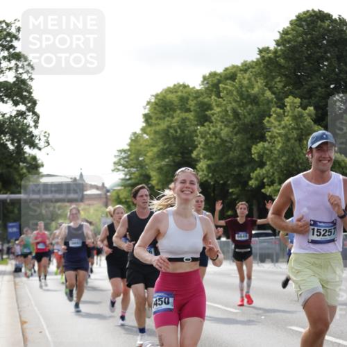 29.06.2025 - hella hamburg halbmarathon Jannik Wohlers http://msf.ph/oto/8216010 29.06.2025 09:49:56 Lombardsbrücke 1675, 1688, 1803, 2568, 2826, 3332, 4398, 4823, 5409, 5436, 5791, 5803, 6458, 6649, 6704, 7774, 8450, 9017, 9116, 9302, 9365, 9711, 10218, 10894, 11379, 11619, 11767, 12292, 12335, 12540, 12554, 12895, 13725, 14691, 14992, 15225, 15257, 15336, 15435, 15493, 15521, 16648, 16697, 16992, 17425, 17620, 17632, 18154, 18275, 18276, 19116, 19229 meine-sportfotos.de
