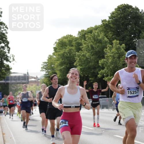 29.06.2025 - hella hamburg halbmarathon Jannik Wohlers http://msf.ph/oto/8216026 29.06.2025 09:49:56 Lombardsbrücke 1675, 1688, 1803, 2568, 2826, 3332, 4398, 4823, 5409, 5436, 5791, 5803, 6458, 6649, 6704, 7774, 8450, 9017, 9116, 9302, 9365, 9711, 10218, 10894, 11379, 11619, 11767, 12292, 12335, 12540, 12554, 12895, 13725, 14691, 14992, 15225, 15257, 15336, 15435, 15493, 15521, 16648, 16697, 16992, 17425, 17620, 17632, 18154, 18275, 18276, 19116, 19229 meine-sportfotos.de