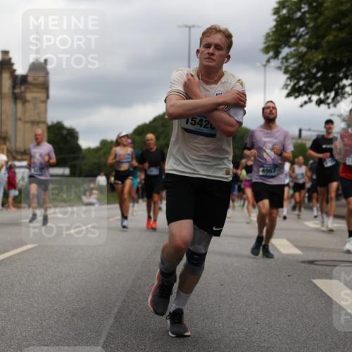 29.06.2025 - hella hamburg halbmarathon Yannick Fuchs http://msf.ph/oto/8216027 29.06.2025 10:45:40 20KM 1335, 2364, 2396, 2636, 2670, 2718, 2818, 2823, 2946, 4033, 4297, 4404, 4814, 4839, 4967, 5008, 5087, 5102, 5820, 6286, 6657, 6776, 7224, 7786, 8371, 8413, 8710, 8856, 8930, 9074, 9214, 9476, 9656, 9739, 9793, 9869, 9959, 10667, 10868, 11124, 11625, 11791, 12224, 12450, 13015, 13403, 13707, 13726, 13792, 13799, 14012, 14248, 14865, 14994, 15426, 15496, 15643, 15899, 16666, 17033, 17131, 17530, 17682, 17815, 17962, 17978, 18019, 18475, 18820, 18869, 19020, 19053 meine-sportfotos.de
