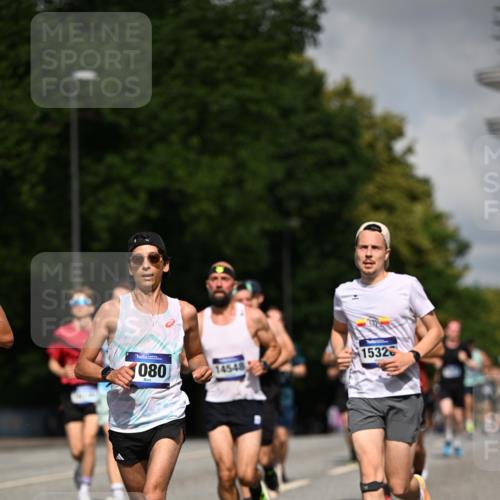29.06.2025 - hella hamburg halbmarathon Dr. Thomas Lammeyer http://msf.ph/oto/8216050 29.06.2025 09:49:17 Kennedybrücke 57, 1686, 1707, 1894, 2525, 4463, 4812, 5187, 5550, 6169, 6495, 6878, 7055, 7186, 7845, 7880, 7965, 8062, 9345, 10453, 10484, 10876, 11199 meine-sportfotos.de