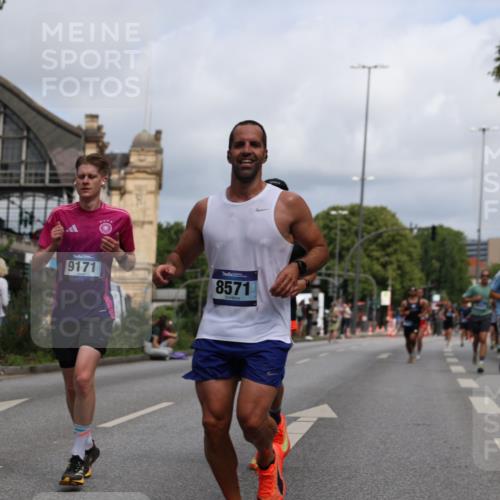 29.06.2025 - hella hamburg halbmarathon Yannick Fuchs http://msf.ph/oto/8216068 29.06.2025 10:32:49 20KM 1042, 1615, 1688, 1710, 2296, 2745, 3530, 4148, 7152, 7154, 7229, 7743, 8002, 8571, 9171, 9643, 10793, 11049, 11952, 14274, 14688, 14992, 15303, 15382, 16075, 16698, 17623, 18276, 18529, 18584, 18723 meine-sportfotos.de