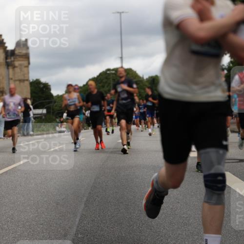 29.06.2025 - hella hamburg halbmarathon Yannick Fuchs http://msf.ph/oto/8216080 29.06.2025 10:45:40 20KM 1335, 2364, 2396, 2636, 2670, 2718, 2818, 2823, 2946, 4033, 4297, 4404, 4814, 4839, 4967, 5008, 5087, 5102, 5820, 6286, 6657, 6776, 7224, 7786, 8371, 8413, 8710, 8856, 8930, 9074, 9214, 9476, 9656, 9739, 9793, 9869, 9959, 10667, 10868, 11124, 11625, 11791, 12224, 12450, 13015, 13403, 13707, 13726, 13792, 13799, 14012, 14248, 14865, 14994, 15426, 15496, 15643, 15899, 16666, 17033, 17131, 17530, 17682, 17815, 17962, 17978, 18019, 18475, 18820, 18869, 19020, 19053 meine-sportfotos.de