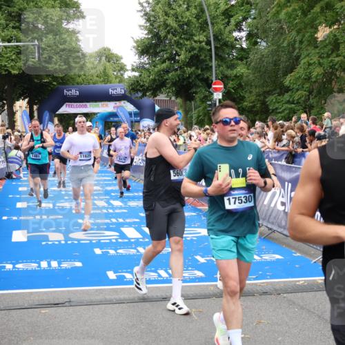 29.06.2025 - hella hamburg halbmarathon Zöllner http://msf.ph/oto/8216085 29.06.2025 10:51:20 Ziel 1461, 1817, 2636, 2718, 4404, 4814, 5600, 6657, 6776, 8316, 8930, 9476, 10480, 10667, 10868, 11512, 11625, 12016, 13047, 14865, 14994, 15480, 17530, 18019 meine-sportfotos.de