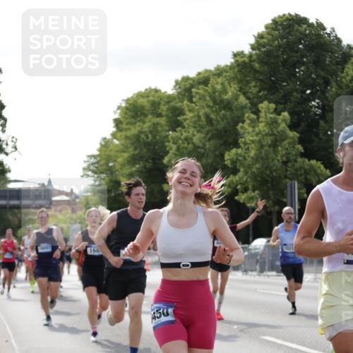 29.06.2025 - hella hamburg halbmarathon Jannik Wohlers http://msf.ph/oto/8216089 29.06.2025 09:49:56 Lombardsbrücke 1675, 1688, 1803, 2568, 2826, 3332, 4398, 4823, 5409, 5436, 5791, 5803, 6458, 6649, 6704, 7774, 8450, 9017, 9116, 9302, 9365, 9711, 10218, 10894, 11379, 11619, 11767, 12292, 12335, 12540, 12554, 12895, 13725, 14691, 14992, 15225, 15257, 15336, 15435, 15493, 15521, 16648, 16697, 16992, 17425, 17620, 17632, 18154, 18275, 18276, 19116, 19229 meine-sportfotos.de