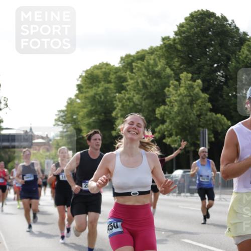29.06.2025 - hella hamburg halbmarathon Jannik Wohlers http://msf.ph/oto/8216104 29.06.2025 09:49:56 Lombardsbrücke 1675, 1688, 1803, 2568, 2826, 3332, 4398, 4823, 5409, 5436, 5791, 5803, 6458, 6649, 6704, 7774, 8450, 9017, 9116, 9302, 9365, 9711, 10218, 10894, 11379, 11619, 11767, 12292, 12335, 12540, 12554, 12895, 13725, 14691, 14992, 15225, 15257, 15336, 15435, 15493, 15521, 16648, 16697, 16992, 17425, 17620, 17632, 18154, 18275, 18276, 19116, 19229 meine-sportfotos.de