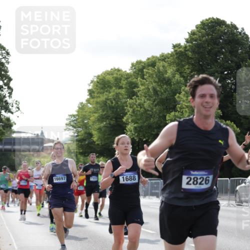 29.06.2025 - hella hamburg halbmarathon Jannik Wohlers http://msf.ph/oto/8216216 29.06.2025 09:49:58 Lombardsbrücke 1688, 1803, 1882, 2568, 2675, 2719, 2826, 3332, 4398, 4823, 5436, 5745, 5791, 5803, 6458, 6529, 6649, 6704, 7774, 8450, 9017, 9116, 9302, 9365, 10218, 11379, 11491, 11619, 11767, 12292, 12335, 12540, 12554, 12895, 13725, 14798, 14992, 15225, 15257, 15336, 15435, 15493, 15521, 16648, 16697, 16992, 17425, 17620, 17632, 18154, 18275, 19116, 19229 meine-sportfotos.de