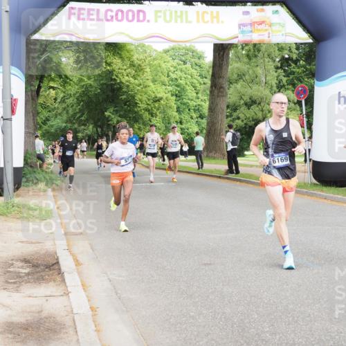 29.06.2025 - hella hamburg halbmarathon MichiJ http://msf.ph/oto/8216228 29.06.2025 10:23:40 Zwischen KM18-KM19 57, 4477, 5048, 6169, 9519, 11661, 14069 meine-sportfotos.de