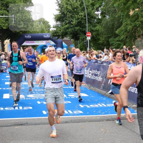 29.06.2025 - hella hamburg halbmarathon Zöllner http://msf.ph/oto/8216270 29.06.2025 10:51:22 Ziel 1461, 1817, 2364, 2636, 2718, 4814, 6657, 6776, 8316, 8930, 8989, 9476, 10480, 10667, 11124, 11512, 11625, 12016, 13047, 14865, 14994, 18019, 18489 meine-sportfotos.de