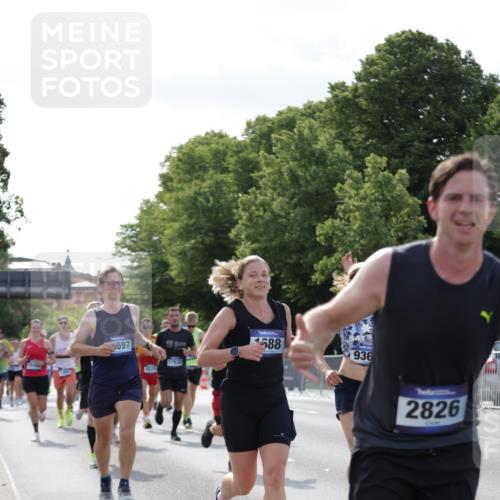 29.06.2025 - hella hamburg halbmarathon Jannik Wohlers http://msf.ph/oto/8216294 29.06.2025 09:49:58 Lombardsbrücke 1688, 1803, 1882, 2568, 2675, 2719, 2826, 3332, 4398, 4823, 5436, 5745, 5791, 5803, 6458, 6529, 6649, 6704, 7774, 8450, 9017, 9116, 9302, 9365, 10218, 11379, 11491, 11619, 11767, 12292, 12335, 12540, 12554, 12895, 13725, 14798, 14992, 15225, 15257, 15336, 15435, 15493, 15521, 16648, 16697, 16992, 17425, 17620, 17632, 18154, 18275, 19116, 19229 meine-sportfotos.de