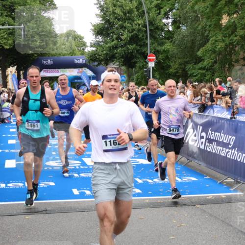29.06.2025 - hella hamburg halbmarathon Zöllner http://msf.ph/oto/8216334 29.06.2025 10:51:23 Ziel 1461, 1817, 2364, 2411, 2636, 2718, 4814, 6657, 6776, 8316, 8930, 8989, 9214, 9476, 10480, 10667, 11124, 11512, 12016, 13047, 14865, 14994, 16357, 18019, 18489 meine-sportfotos.de
