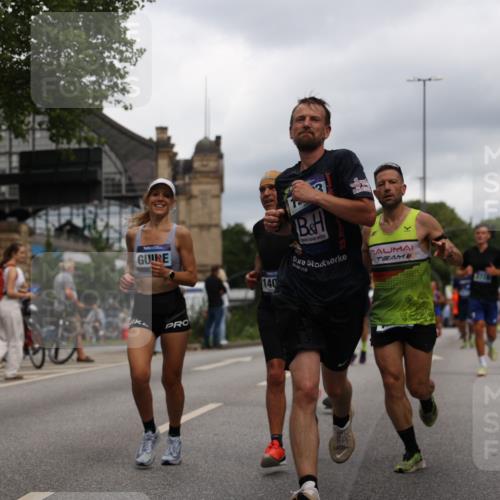 29.06.2025 - hella hamburg halbmarathon Yannick Fuchs http://msf.ph/oto/8216378 29.06.2025 10:45:43 20KM 2364, 2396, 2397, 2636, 2670, 2718, 2818, 2823, 2946, 4033, 4297, 4404, 4814, 4839, 4967, 5008, 5087, 5102, 6286, 6657, 6776, 7224, 7786, 8371, 8413, 8710, 8856, 9074, 9214, 9476, 9656, 9739, 9793, 9869, 9959, 10868, 11791, 12224, 12450, 12580, 13015, 13403, 13707, 13726, 13792, 13799, 14012, 14248, 14865, 14994, 15356, 15426, 15496, 15643, 15899, 16666, 17033, 17131, 17530, 17682, 17815, 17962, 17978, 17997, 18019, 18475, 18820, 18869, 18982, 19020 meine-sportfotos.de