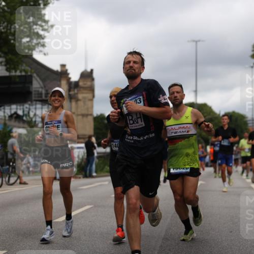 29.06.2025 - hella hamburg halbmarathon Yannick Fuchs http://msf.ph/oto/8216383 29.06.2025 10:45:43 20KM 2364, 2396, 2397, 2636, 2670, 2718, 2818, 2823, 2946, 4033, 4297, 4404, 4814, 4839, 4967, 5008, 5087, 5102, 6286, 6657, 6776, 7224, 7786, 8371, 8413, 8710, 8856, 9074, 9214, 9476, 9656, 9739, 9793, 9869, 9959, 10868, 11791, 12224, 12450, 12580, 13015, 13403, 13707, 13726, 13792, 13799, 14012, 14248, 14865, 14994, 15356, 15426, 15496, 15643, 15899, 16666, 17033, 17131, 17530, 17682, 17815, 17962, 17978, 17997, 18019, 18475, 18820, 18869, 18982, 19020 meine-sportfotos.de