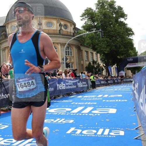 29.06.2025 - hella hamburg halbmarathon Strokosch-Dieckow http://msf.ph/oto/8216409 29.06.2025 10:25:19 Ziel 11994, 12067, 14113, 16484 meine-sportfotos.de