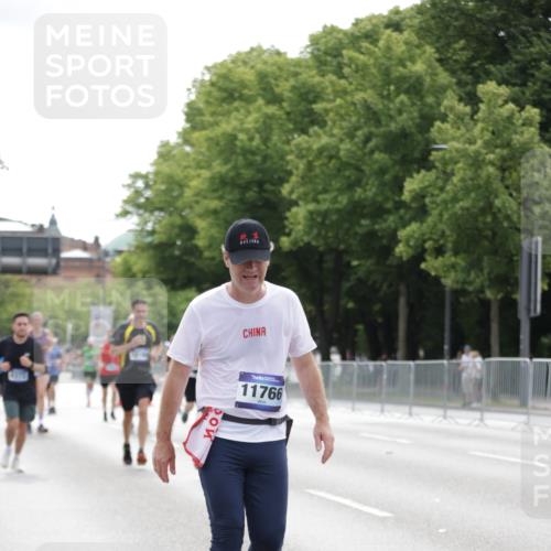 29.06.2025 - hella hamburg halbmarathon Jannik Wohlers http://msf.ph/oto/8216450 29.06.2025 10:27:04 Lombardsbrücke 4372, 5285, 5825, 7944, 10158, 11256, 11766, 12500, 17427, 17791, 18012, 18097, 18766 meine-sportfotos.de