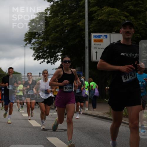 29.06.2025 - hella hamburg halbmarathon Yannick Fuchs http://msf.ph/oto/8216508 29.06.2025 10:45:44 20KM 2364, 2396, 2397, 2670, 2718, 2818, 2823, 4033, 4297, 4404, 4814, 4839, 4967, 5008, 5087, 5102, 6286, 6657, 6776, 7224, 7786, 8371, 8413, 8710, 8856, 9074, 9476, 9656, 9739, 9793, 9869, 10868, 11791, 12224, 12450, 12580, 13015, 13403, 13707, 13726, 13792, 13799, 14012, 14248, 14865, 14994, 15356, 15426, 15496, 15643, 15727, 15831, 15899, 16666, 17033, 17131, 17530, 17682, 17815, 17962, 17978, 17997, 18019, 18475, 18820, 18869, 18982, 19020 meine-sportfotos.de