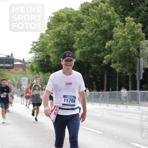29.06.2025 - hella hamburg halbmarathon Jannik Wohlers http://msf.ph/oto/8216512 29.06.2025 10:27:04 Lombardsbrücke 4372, 5285, 5825, 7944, 10158, 11256, 11766, 12500, 17427, 17791, 18012, 18097, 18766 meine-sportfotos.de