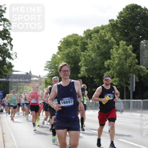 29.06.2025 - hella hamburg halbmarathon Jannik Wohlers http://msf.ph/oto/8216596 29.06.2025 09:49:59 Lombardsbrücke 1688, 1803, 1882, 2568, 2675, 2719, 2826, 3332, 4398, 4823, 5436, 5745, 5791, 5803, 6458, 6529, 6649, 6704, 7774, 8450, 9017, 9116, 9302, 9365, 10218, 11379, 11491, 11619, 11767, 12292, 12335, 12540, 12895, 13725, 14798, 14992, 15225, 15257, 15336, 15435, 15493, 16648, 16697, 16820, 16992, 17425, 17620, 17632, 18154, 18275, 19116, 19229 meine-sportfotos.de