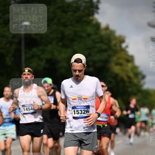 29.06.2025 - hella hamburg halbmarathon Dr. Thomas Lammeyer http://msf.ph/oto/8216639 29.06.2025 09:49:18 Kennedybrücke 57, 1686, 1707, 1894, 2525, 4463, 4812, 5187, 5550, 6169, 6495, 6878, 7055, 7186, 7845, 7880, 7965, 8062, 9345, 10453, 10484, 10876, 11199 meine-sportfotos.de