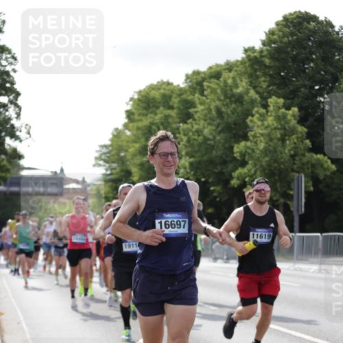 29.06.2025 - hella hamburg halbmarathon Jannik Wohlers http://msf.ph/oto/8216663 29.06.2025 09:49:59 Lombardsbrücke 1688, 1803, 1882, 2568, 2675, 2719, 2826, 3332, 4398, 4823, 5436, 5745, 5791, 5803, 6458, 6529, 6649, 6704, 7774, 8450, 9017, 9116, 9302, 9365, 10218, 11379, 11491, 11619, 11767, 12292, 12335, 12540, 12895, 13725, 14798, 14992, 15225, 15257, 15336, 15435, 15493, 16648, 16697, 16820, 16992, 17425, 17620, 17632, 18154, 18275, 19116, 19229 meine-sportfotos.de
