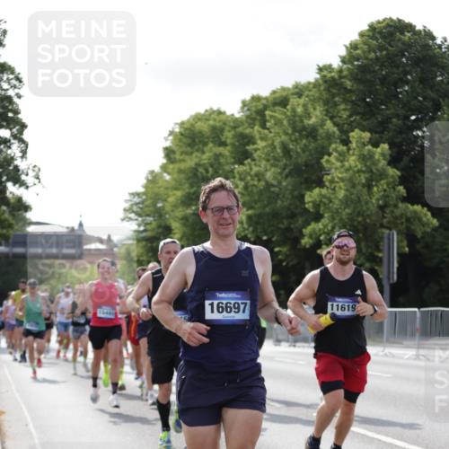 29.06.2025 - hella hamburg halbmarathon Jannik Wohlers http://msf.ph/oto/8216690 29.06.2025 09:49:59 Lombardsbrücke 1688, 1803, 1882, 2568, 2675, 2719, 2826, 3332, 4398, 4823, 5436, 5745, 5791, 5803, 6458, 6529, 6649, 6704, 7774, 8450, 9017, 9116, 9302, 9365, 10218, 11379, 11491, 11619, 11767, 12292, 12335, 12540, 12895, 13725, 14798, 14992, 15225, 15257, 15336, 15435, 15493, 16648, 16697, 16820, 16992, 17425, 17620, 17632, 18154, 18275, 19116, 19229 meine-sportfotos.de