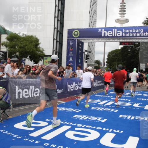 29.06.2025 - hella hamburg halbmarathon Michael Strokosch http://msf.ph/oto/8216701 29.06.2025 10:48:10 Ziel 1086, 1914, 4324, 4601, 4711, 6377, 9544, 9626, 9638, 12706, 12724, 12747, 12808, 13570, 14192, 15973, 16094, 16149, 16269 meine-sportfotos.de